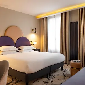 Otel Mondial ***